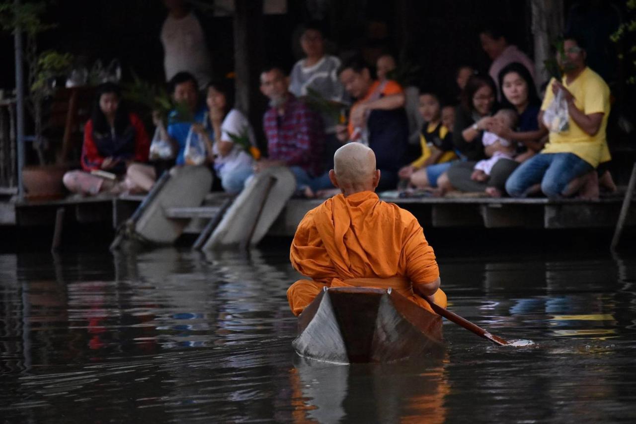 Ban Mae Arom Apartment Amphawa Bagian luar foto