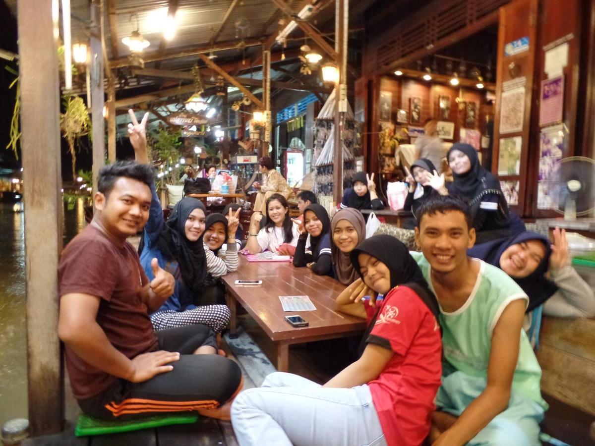 Ban Mae Arom Apartment Amphawa Bagian luar foto