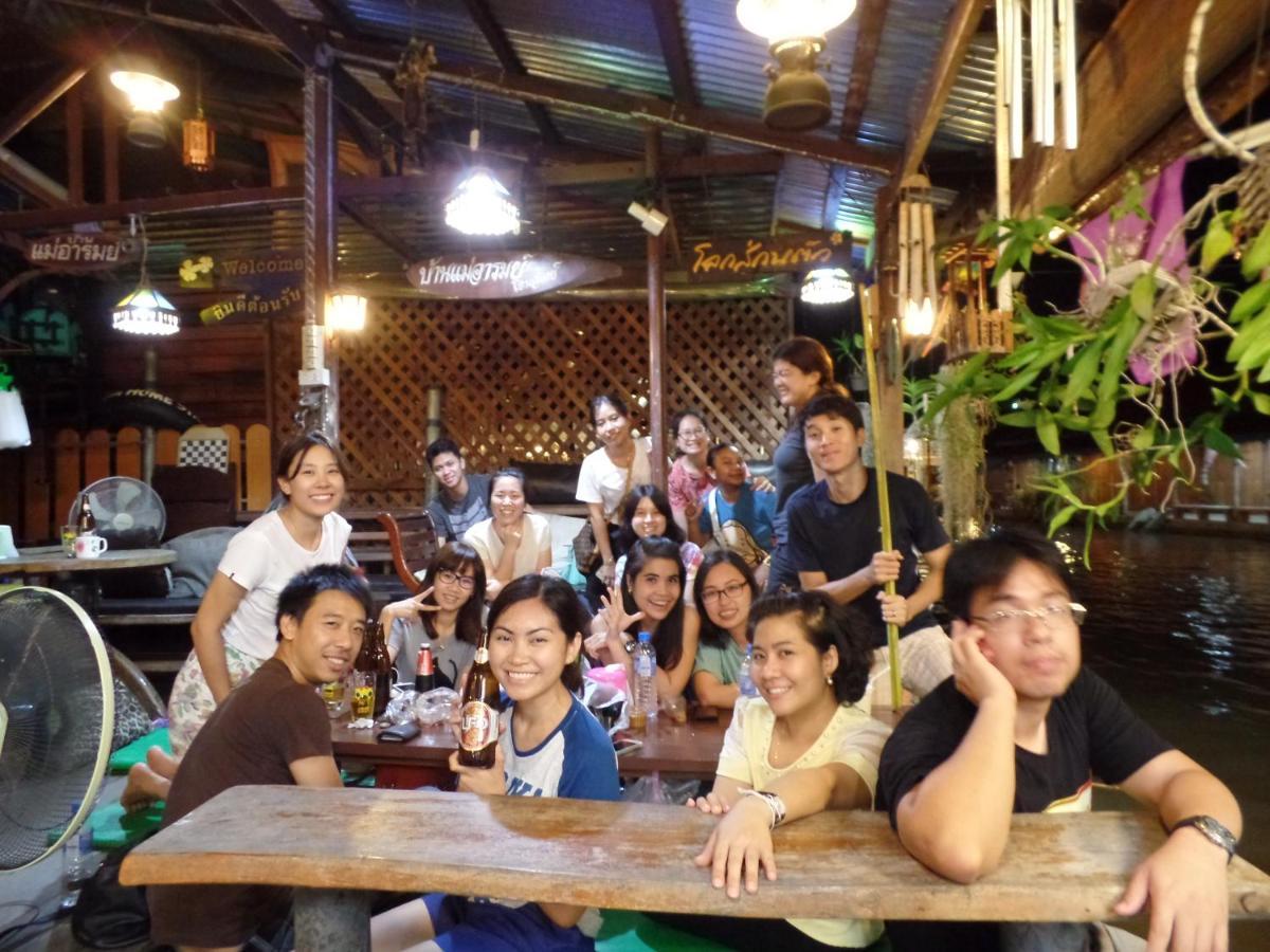 Ban Mae Arom Apartment Amphawa Bagian luar foto