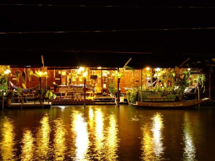 Ban Mae Arom Apartment Amphawa Bagian luar foto