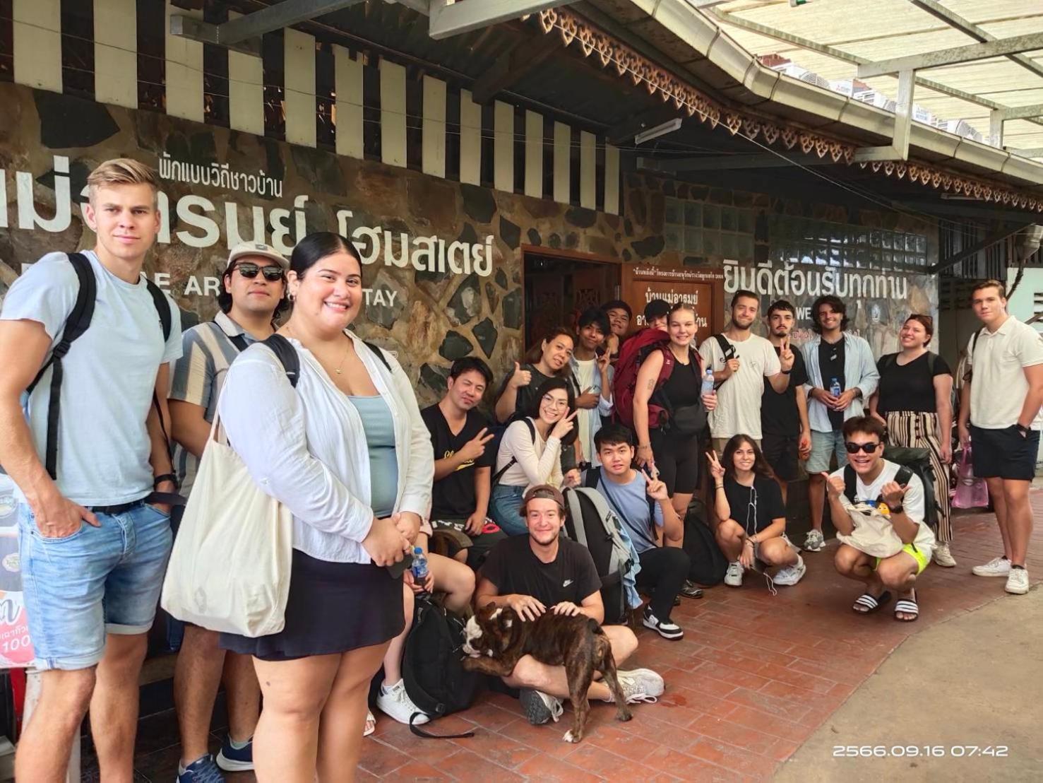 Ban Mae Arom Apartment Amphawa Bagian luar foto