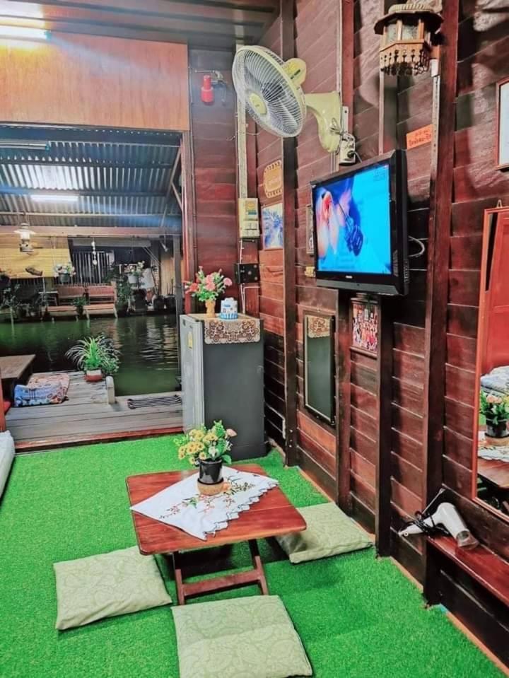 Ban Mae Arom Apartment Amphawa Bagian luar foto