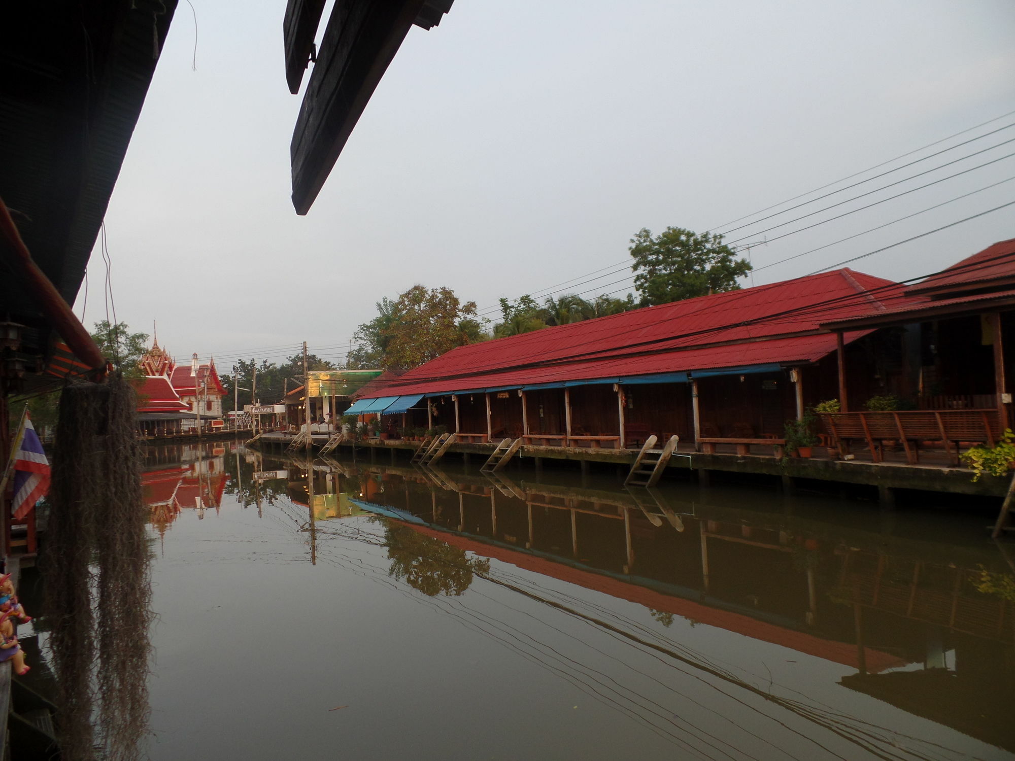 Ban Mae Arom Apartment Amphawa Bagian luar foto