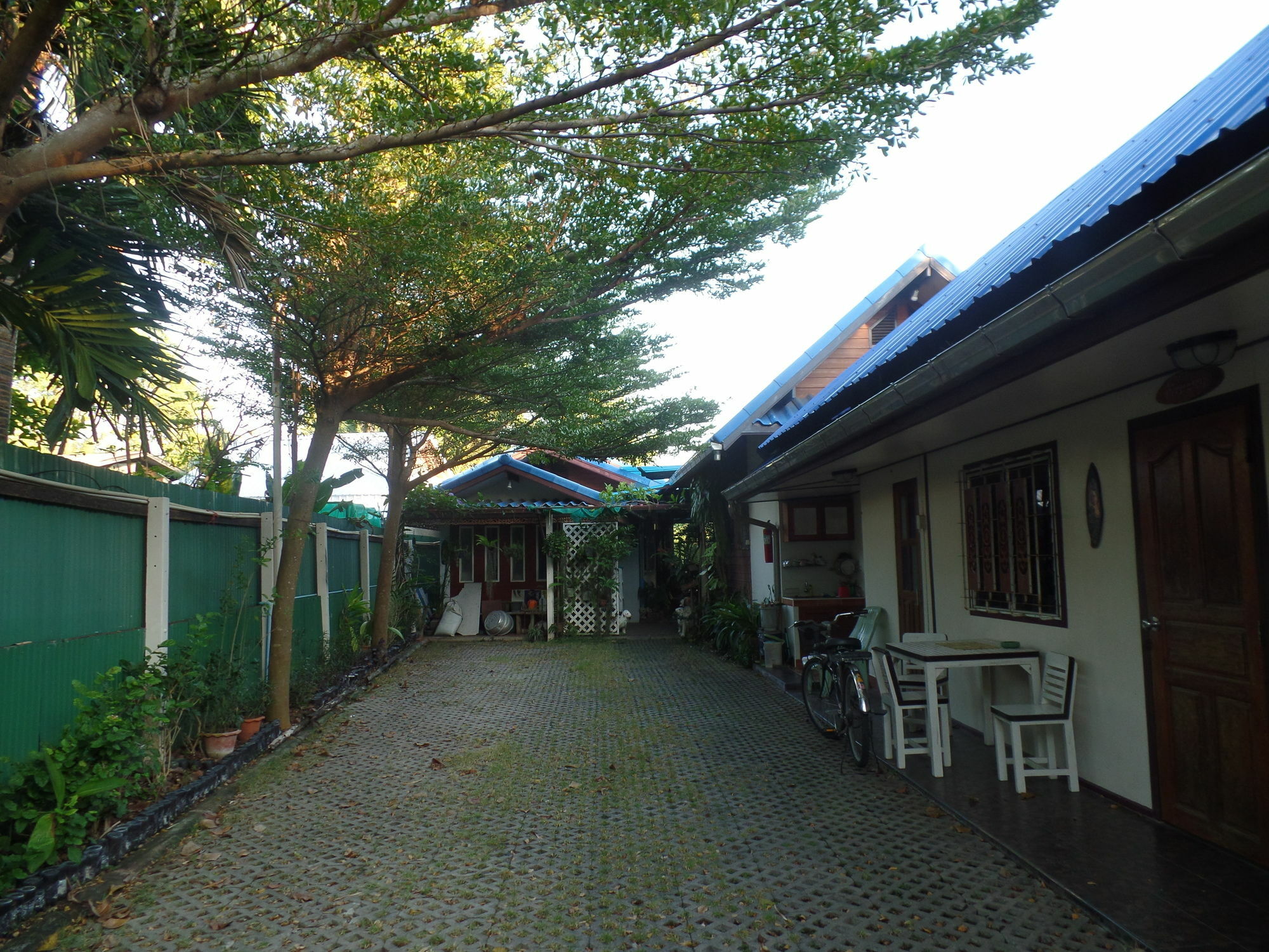 Ban Mae Arom Apartment Amphawa Bagian luar foto
